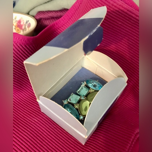 Avon Aqua Cluster Button Earrings Clip NIB - Picture 4 of 10
